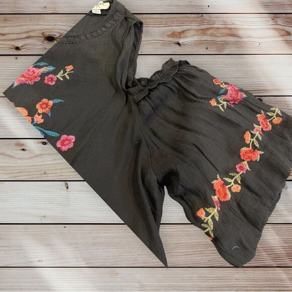 Umgee USA open shoulder short sleeve floral embroidered flowy top size M - Picture 5 of 11